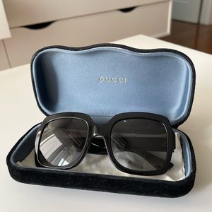 Gucci sunglasses in perfect condition. With case and dust bag.